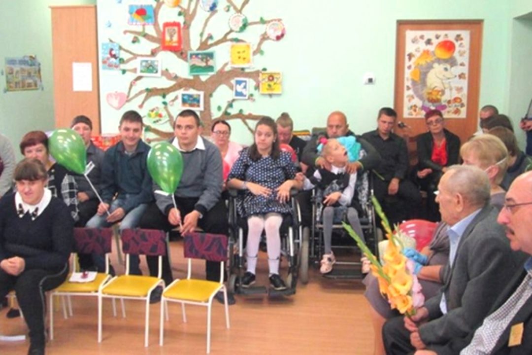 Торжественная линейка В Лиозненском ГУО ЦКРОиР «Радуга»