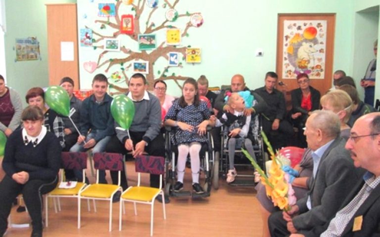 Торжественная линейка В Лиозненском ГУО ЦКРОиР «Радуга»